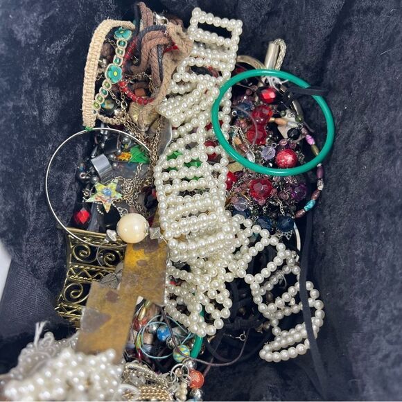 5 pounds of craft jewelry bundle vintage to current for repurpose - Picture 9 of 9